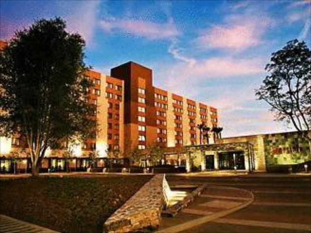 Los Angeles Marriott Burbank Airport Travel Deals 2023 Package